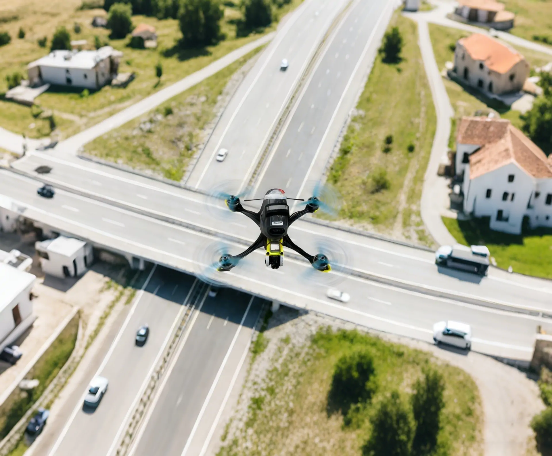 突击者无人机在高速公路巡检